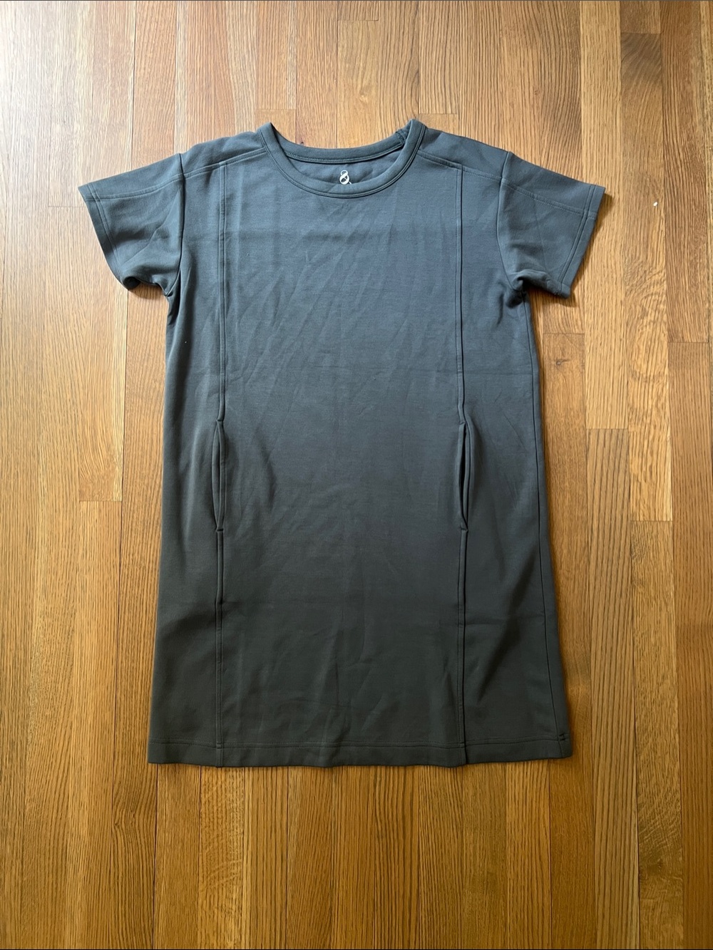 Lou & Grey Crewneck Short-Sleeve Knit Dress in Charcoal